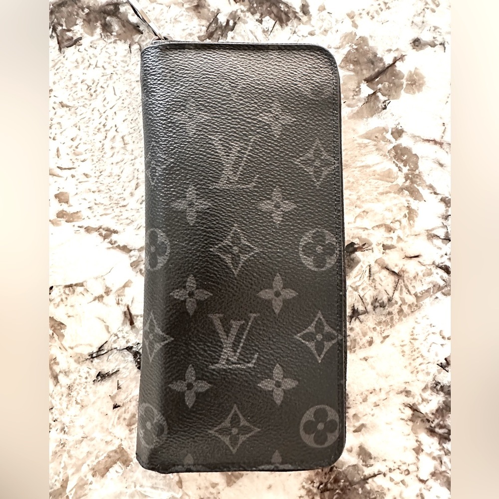 Louis Vuitton pre-loved Monogram Eclipse Vertical Zippy Wallet